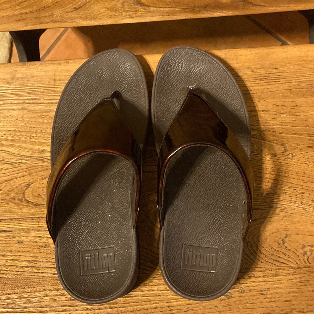 FitFlop women’s Dark Brown Flip-Flops,size 7